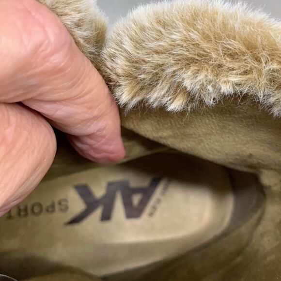 Anne Klein Sport Size 8 leather and faux fur lining - Picture 8 of 9